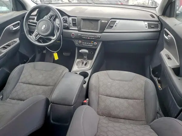 KNDCB3LCXH5050949 2017 KIA NIRO - Image 8
