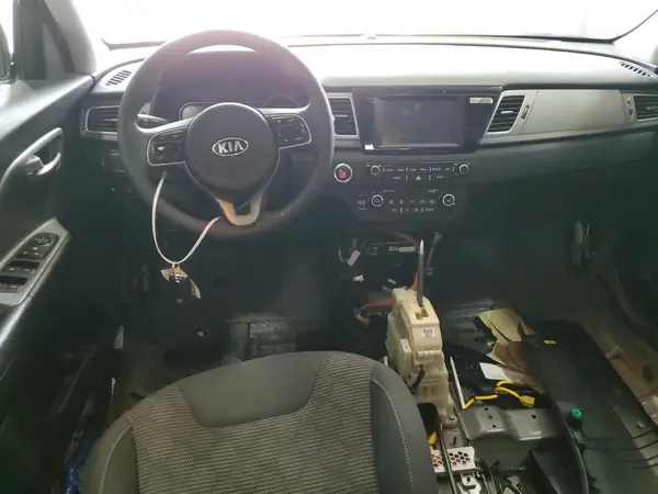 KNDCB3LCXH5055813 2017 KIA NIRO - Image 8