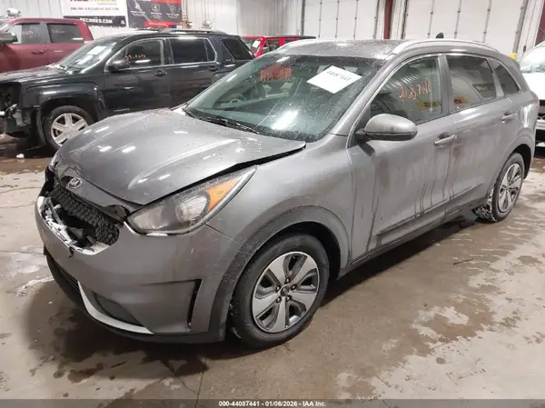 KNDCB3LCXH5062972 2017 KIA NIRO - Image 2