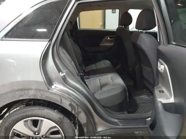 KNDCB3LCXH5062972 2017 KIA NIRO - Image 8