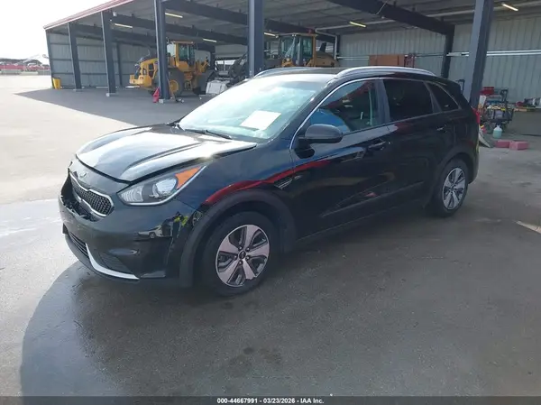 KNDCB3LCXH5063703 2017 KIA NIRO - Image 2