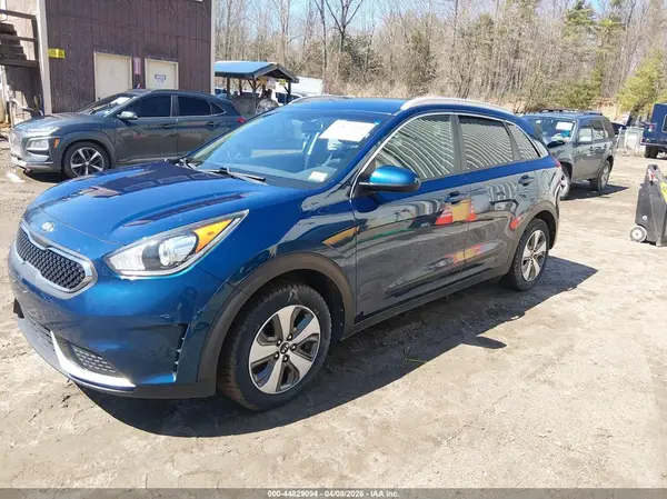 KNDCB3LCXH5065080 2017 KIA NIRO - Image 2