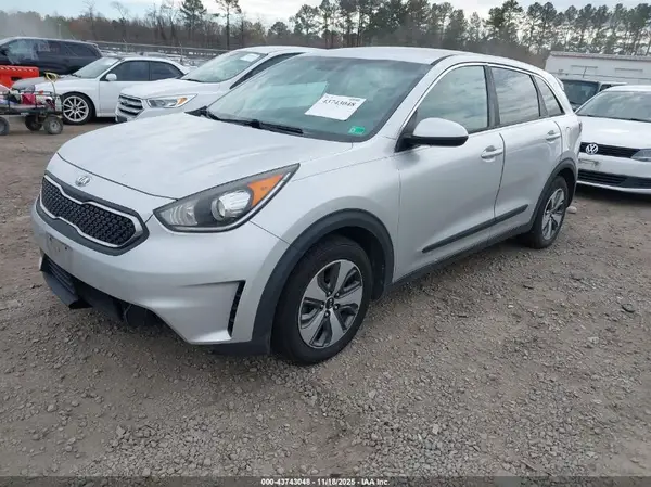 KNDCB3LCXH5067556 2017 KIA NIRO - Image 2