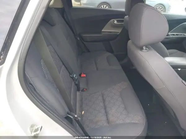 KNDCB3LCXH5067556 2017 KIA NIRO - Image 8