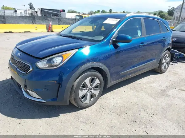 KNDCB3LCXH5070344 2017 KIA NIRO - Image 2