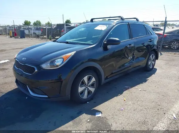 KNDCB3LCXH5074555 2017 KIA NIRO - Image 2