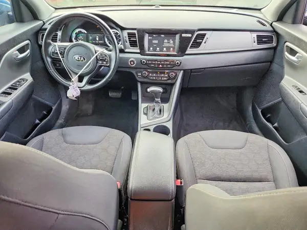 KNDCB3LCXH5074829 2017 KIA NIRO - Image 8