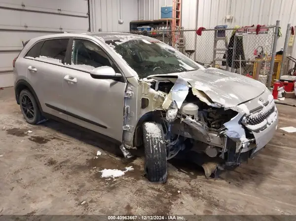 KNDCB3LCXH5076354 2017 KIA NIRO - Image 1