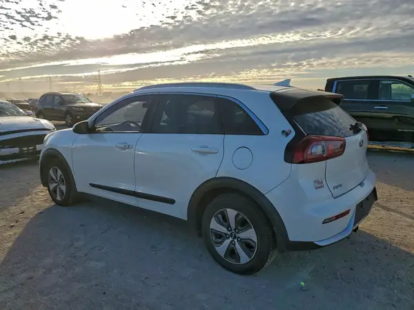 KNDCB3LCXH5078671 2017 KIA NIRO - Image 2