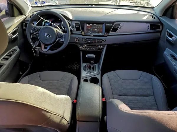 KNDCB3LCXH5078671 2017 KIA NIRO - Image 8