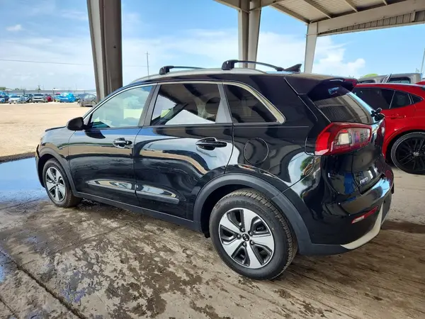 KNDCB3LCXH5082431 2017 KIA NIRO - Image 2