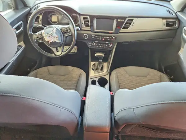 KNDCB3LCXH5082431 2017 KIA NIRO - Image 8