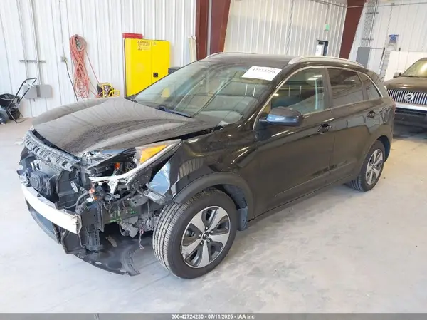 KNDCB3LCXH5084924 2017 KIA NIRO - Image 2