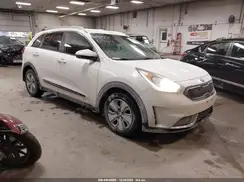 KNDCB3LCXH5085975 2017 KIA NIRO