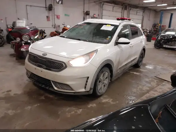KNDCB3LCXH5085975 2017 KIA NIRO - Image 2