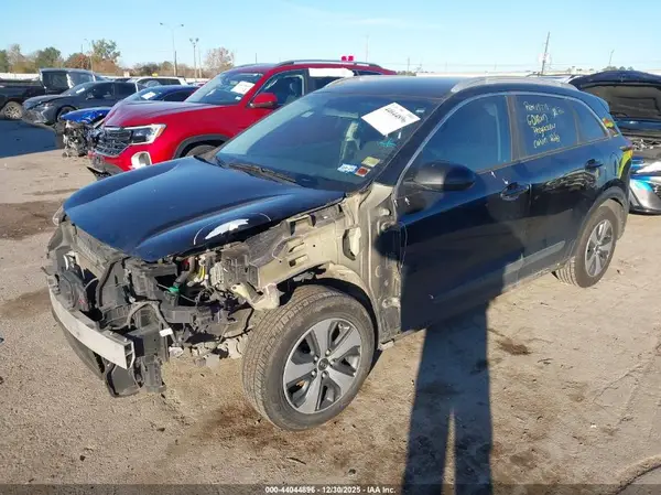 KNDCB3LCXH5087502 2017 KIA NIRO - Image 2