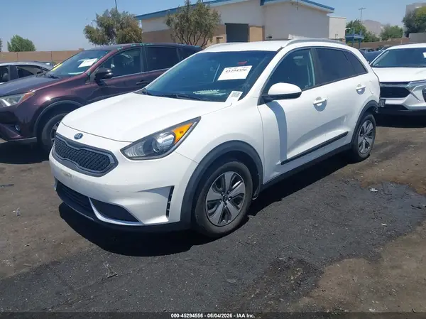 KNDCB3LCXH5104377 2017 KIA NIRO - Image 2