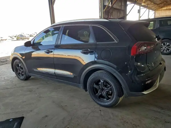 KNDCB3LCXJ5109830 2018 KIA NIRO - Image 2