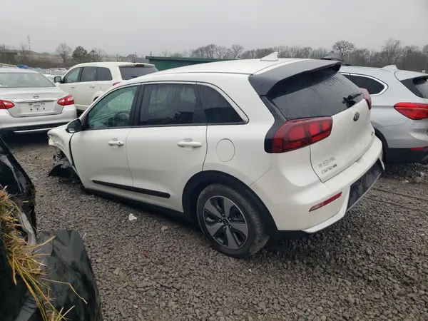 KNDCB3LCXJ5110024 2018 KIA NIRO - Image 2