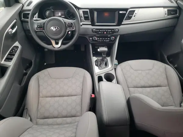 KNDCB3LCXJ5110024 2018 KIA NIRO - Image 8