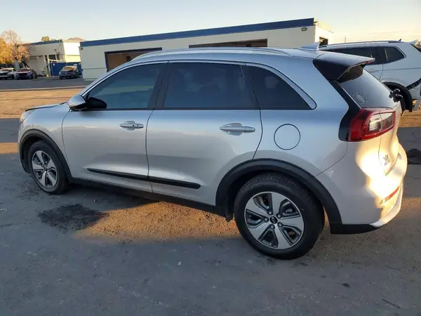 KNDCB3LCXJ5123212 2018 KIA NIRO - Image 2
