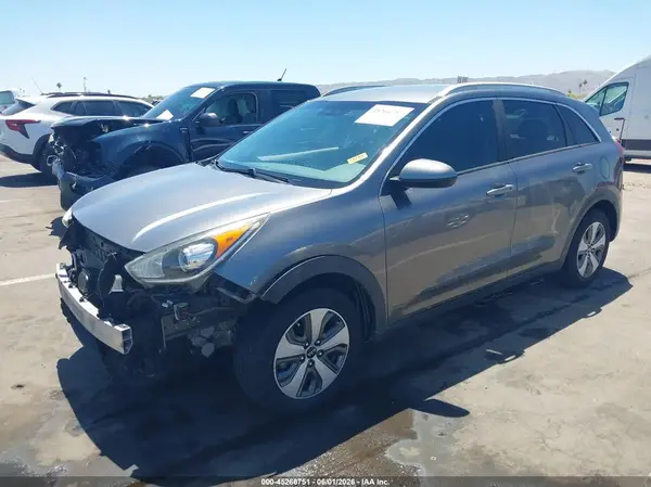 KNDCB3LCXJ5127938 2018 KIA NIRO - Image 2