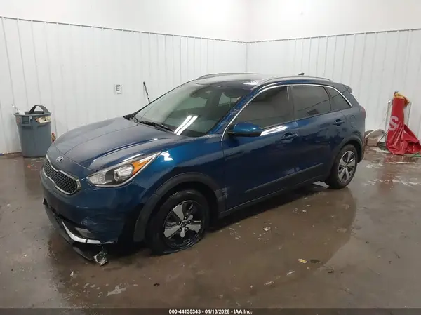 KNDCB3LCXJ5137434 2018 KIA NIRO - Image 2