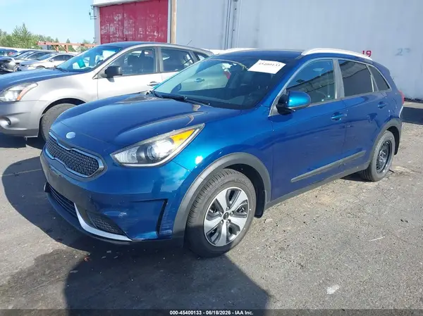 KNDCB3LCXJ5138888 2018 KIA NIRO - Image 2