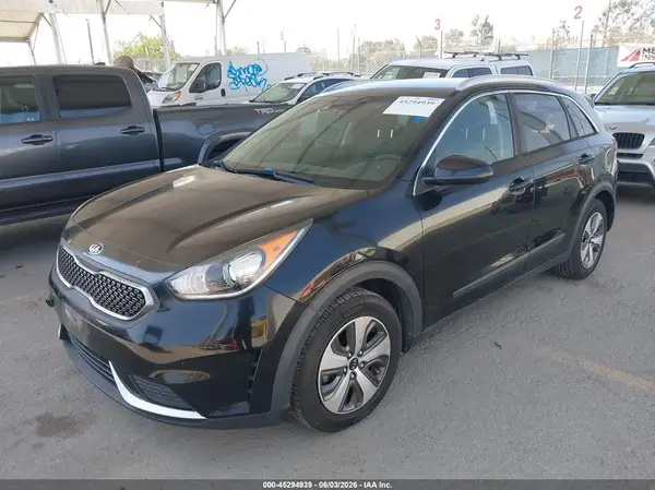 KNDCB3LCXJ5140978 2018 KIA NIRO - Image 2