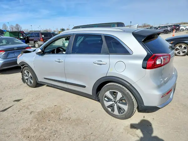 KNDCB3LCXJ5156839 2018 KIA NIRO - Image 2