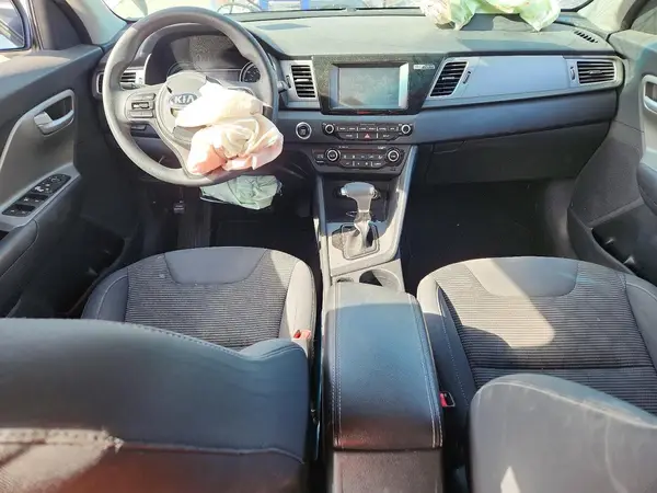 KNDCB3LCXJ5156839 2018 KIA NIRO - Image 8