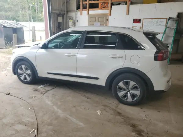 KNDCB3LCXJ5157716 2018 KIA NIRO - Image 2