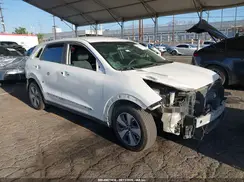 KNDCB3LCXJ5158767 2018 KIA NIRO