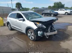 KNDCB3LCXJ5201147 2018 KIA NIRO