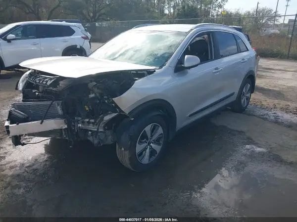 KNDCB3LCXJ5201147 2018 KIA NIRO - Image 2