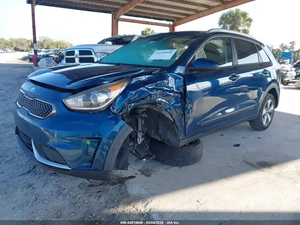 KNDCB3LCXJ5210043 2018 KIA NIRO - Image 2