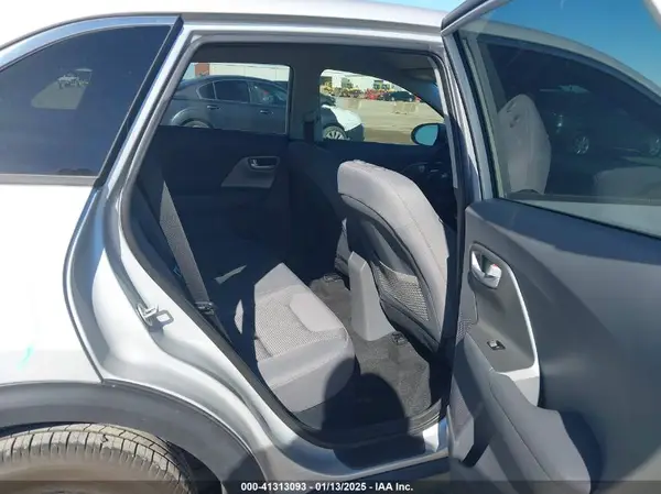 KNDCB3LCXK5220301 2019 KIA NIRO - Image 8