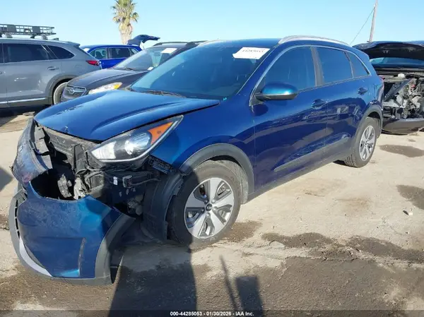 KNDCB3LCXK5241827 2019 KIA NIRO - Image 2