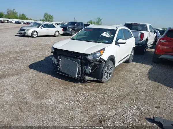 KNDCB3LCXK5258238 2019 KIA NIRO - Image 2