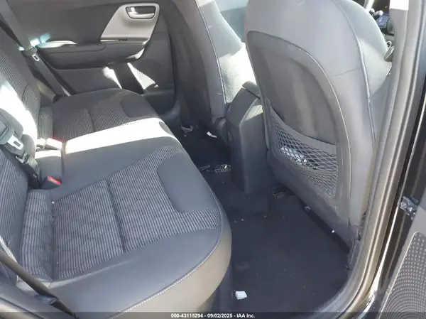 KNDCB3LCXK5260930 2019 KIA NIRO - Image 8