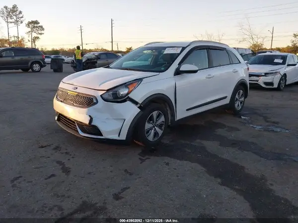 KNDCB3LCXK5304148 2019 KIA NIRO - Image 2