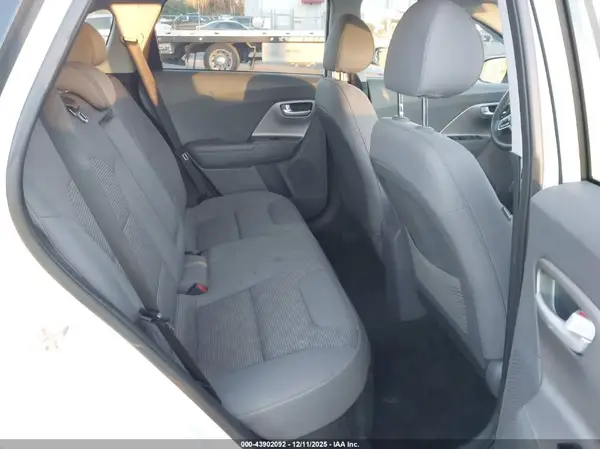 KNDCB3LCXK5304148 2019 KIA NIRO - Image 8