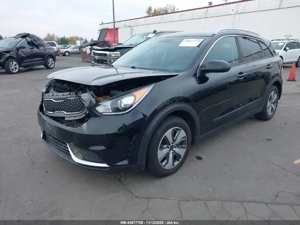 KNDCB3LCXK5305560 2019 KIA NIRO - Image 2