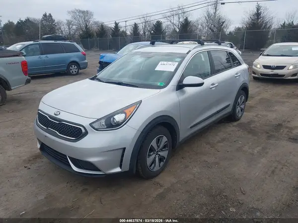 KNDCB3LCXK5320821 2019 KIA NIRO - Image 2
