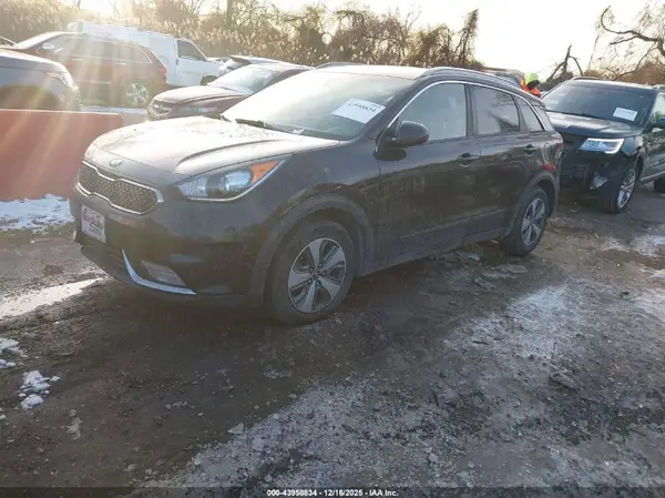 KNDCB3LCXK5346240 2019 KIA NIRO - Image 2