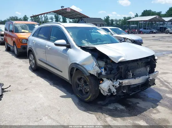 KNDCB3LCXM5469281 2021 KIA NIRO - Image 1