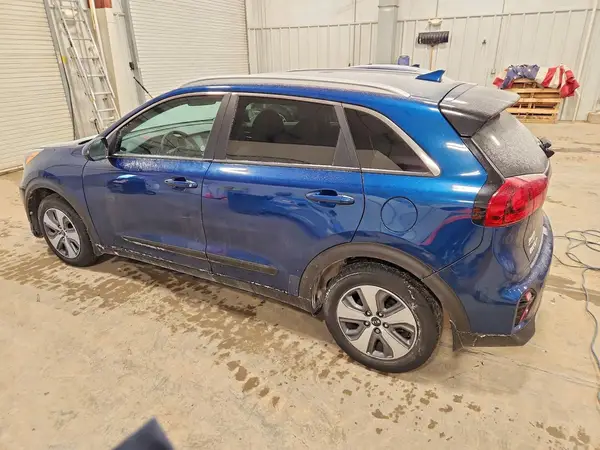 KNDCB3LCXM5471161 2021 KIA NIRO - Image 2
