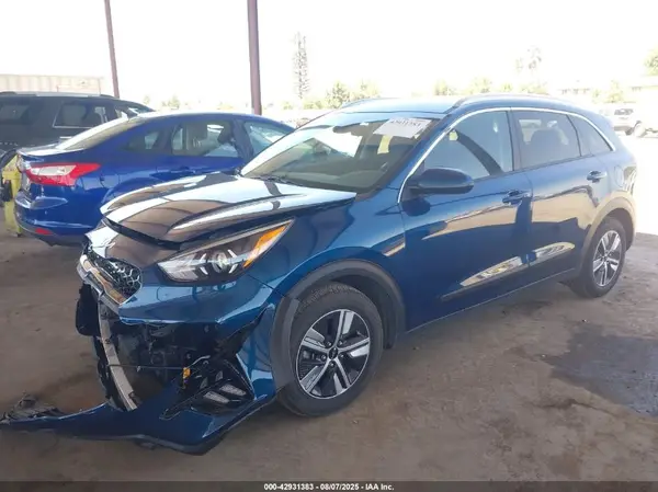 KNDCB3LCXN5499088 2022 KIA NIRO - Image 2