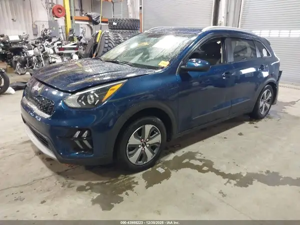 KNDCB3LCXN5504743 2022 KIA NIRO - Image 2