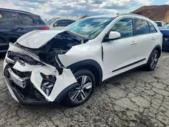 KNDCB3LCXN5507142 2022 KIA NIRO